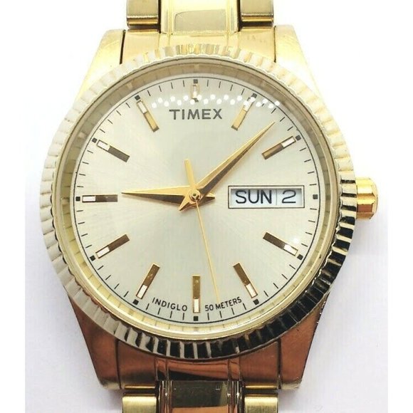 Lovely 2008 Timex Indiglo Day-Date Gold Plated Quartz Men's Watch - New Battery - Picture 2 of 3